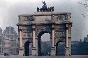 L'Arc de Triomphe du Carrousel et le palais du Louvre, Auguste Léon - Archives de la Planète - Musée Albert Kahn
