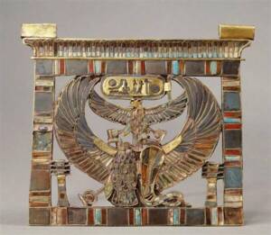 Pectoral au nom de Ramsès II, trouvé par Mariette dans la tombe de Khaemouaset à Saqqarah - Photo (C) RMN-Grand Palais / Les frères Chuzeville - Musée du Louvre