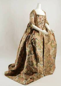 Robe à la française (1710–74) - Metropolitan Museum of Art, New York