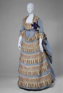 Robe de bal - Maison Worth, 1872 - Metropolitan Museum of Art